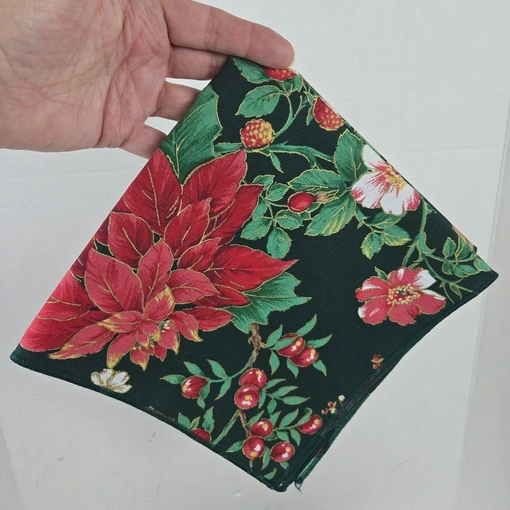 Lot Of 15 Vintage Cloth Christmas Napkins Green & Red Poinsettias 17x17